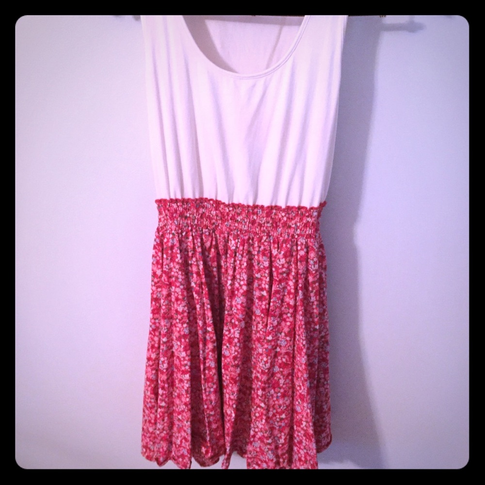 **3/$25** White and Red Floral Print “skirt” dress